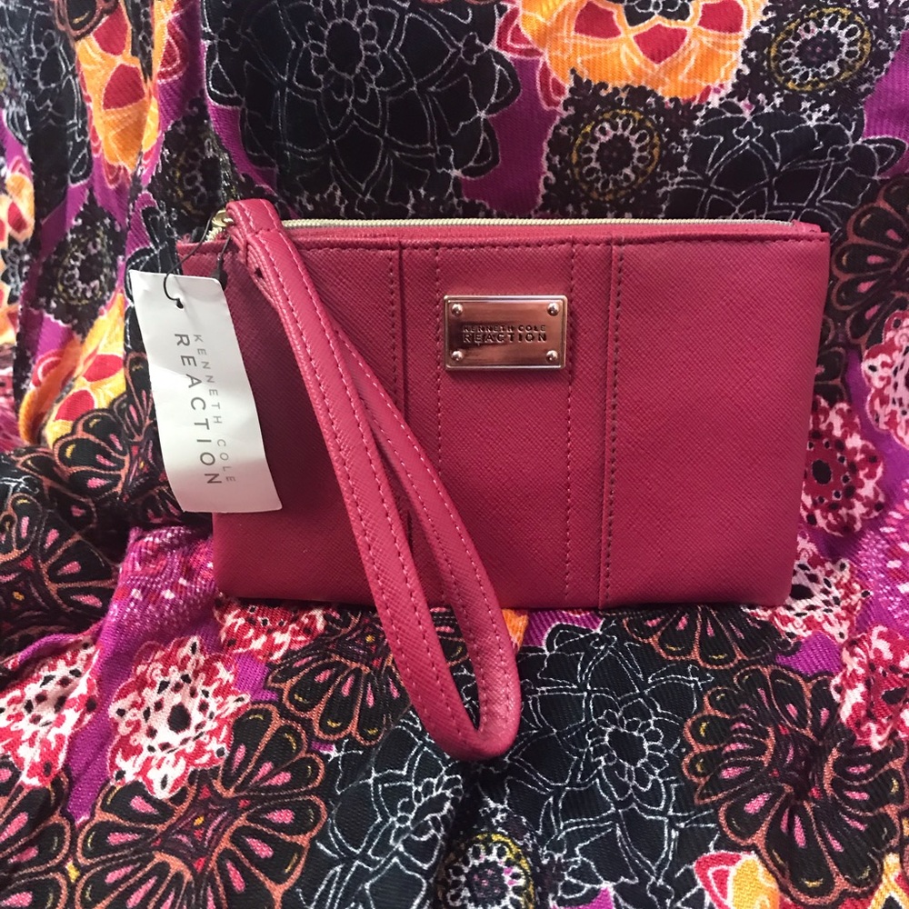 SOLD -  KENNETH COLE WRISTLET - NWT
